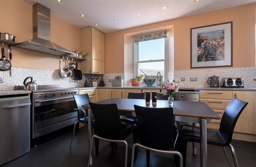 North Berwick Apartment | Beautiful beachside villa, with uninterrupted views across to the Fife coastline. Sleeps 8.