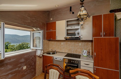 Herceg Novi House | Beautiful big appartnent for 4 persons in a green environment, bathed in the sun