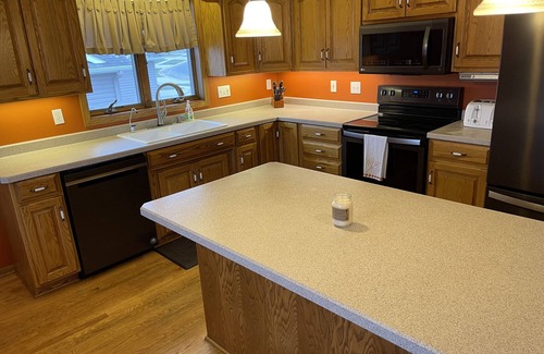 Stewartville House | Beautiful Big House in a quaint little Town!