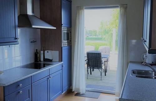 Stavoren House | Beautiful boat villa, 1 canoe, 380V socket for e-car π HOLIDAY:)