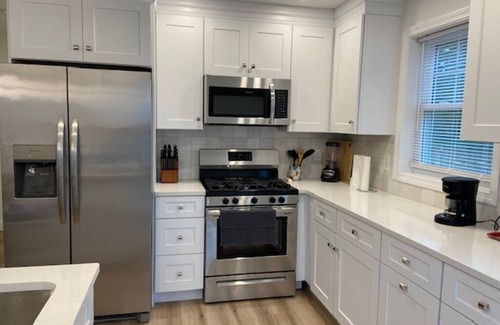 Warwick House | Beautiful brand new 2 bedroom Duplex near Oakland Beach