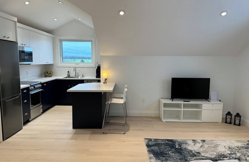 Kincardine Apartment | Beautiful, Brand-New Loft Apartment