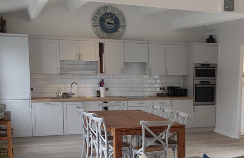 La Flotte House | Beautiful bright and airy house with heated pool in the centre of La Flotte