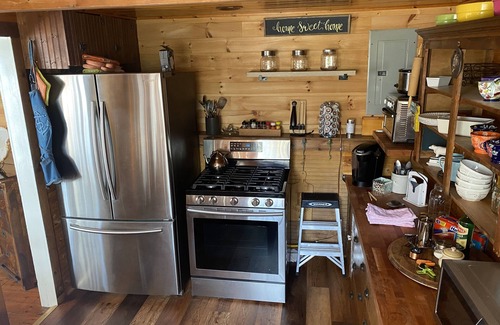 Henderson Harbor Cottage | Beautiful Brink O' Bay Cottage in Henderson Harbor