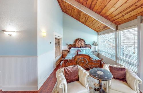 Historic Bayfront House | Beautiful Briny Retreat