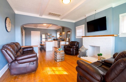 El Paso House | Beautiful bungalow located in the heart of El Paso