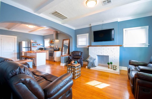 El Paso House | Beautiful bungalow located in the heart of El Paso