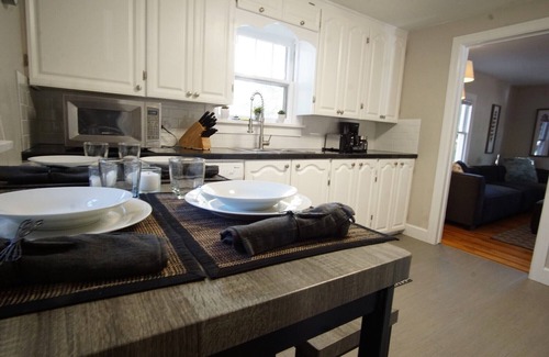 Greeley Apartment | Beautiful Bungalow Next to UNC-FREE Cruiser Bikes!