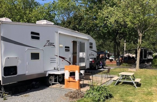 Saint-Jean-Baptiste RV Rental | beautiful caravan well maintained with all services