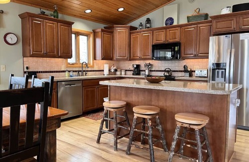 Ely Apartment | Beautiful Cabin for a Getaway to the Boundary Waters Canoe Area.