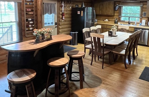 Decker House | Beautiful Cabin located in the “heart of thumb” wifi