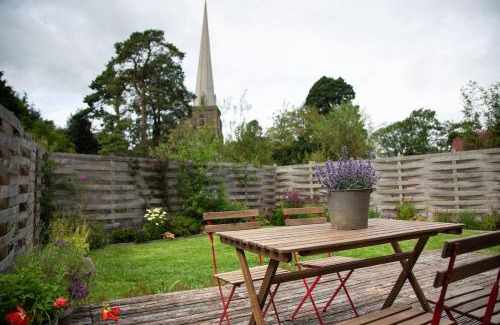Peterchurch Apartment | Beautiful Cabin Near Hay-on-Wye