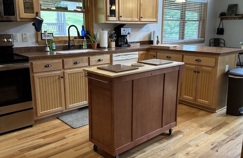 Piney Creek Cabin | Beautiful Cabin with Mountain Views Near the New River!