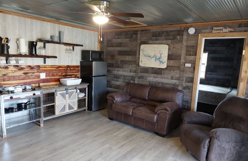 Yellville Cabin | Beautiful Cedar Cabin on Bullshoals Lake