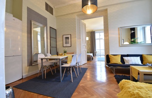 Terezvaros Condo | Beautiful central 9 bedroom/4 bathroom