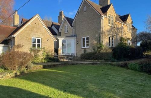 Chipping Norton House | Beautiful Character Cottage in the Country