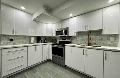 Richmond Hill Apartment | Beautiful & Chic Family Basement