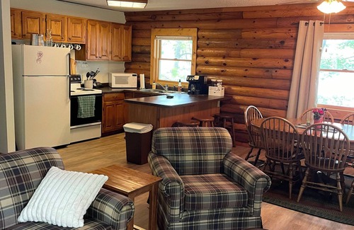 Turtle Lake Cabin | Beautiful, clear water lakefront 2-bedroom cabin on Horseshoe Lake pet friendly