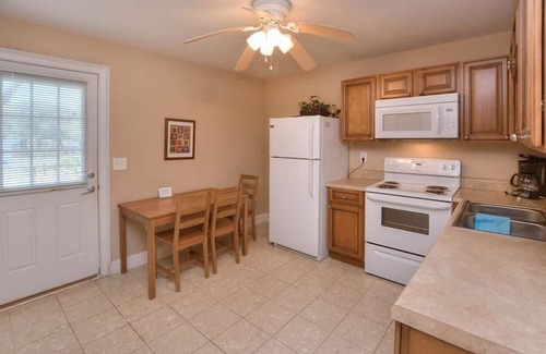 Yaupon Beach Apartment | Beautiful, Close to Beach, 1 BR/1 BA - Apartment Suite-Sleeps 2