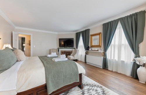 Geneva Apartment | Beautiful Condo - King Bed - Free Waffle Breakfast