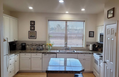 Columbia Way Condo | Beautiful Condo on the Columbia RiverNear Dntown Vanc & Port