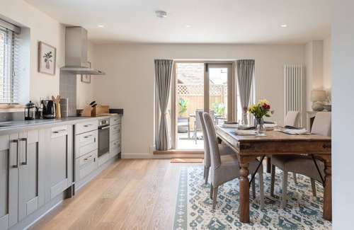 Moreton-in-Marsh Cottage | Beautiful Cotswold Holiday Home - The Puzzle House