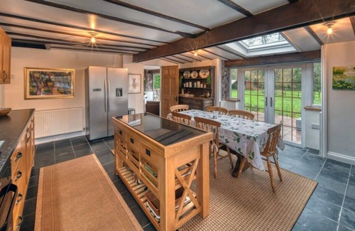 Pill House | Beautiful Cottage 10 Minutes Drive to Clifton