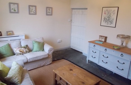 Manorbier Cottage | Beautiful cottage in the heart of Manorbier. Part of the Chateau Manorbier Estate