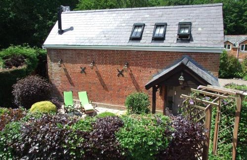 New Forest District House | Beautiful Cottage in New Forest with Wood Burner
