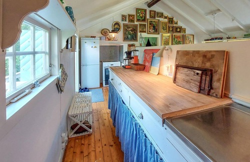 Asljunga House | Beautiful cottage near forest and water.
