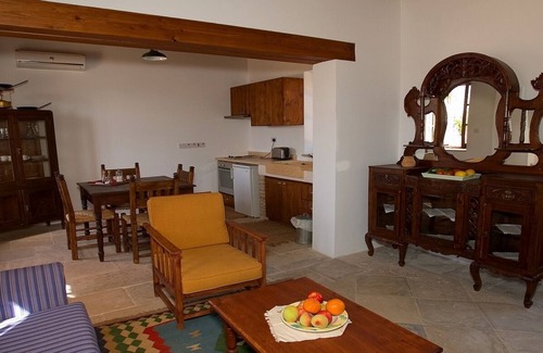 Choirokoitia Apartment | Beautiful Country House Apartment with A/C, WiFi & Pool in the Historical Village of Choirokoitia