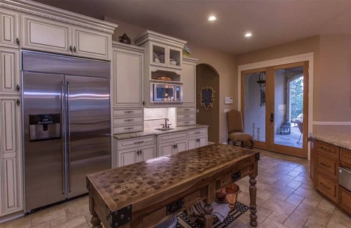 Thorpe Westwood Villa | Beautiful Country Villa on 5 acres, 5 minutes to downtown