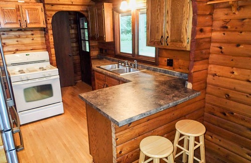 Town of Wausau Cabin | Beautiful, Cozy and Secluded Log Home -A Wausau Favorite! Now w/High Speed WiFi