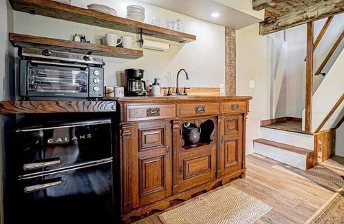 Chester House | Beautiful cozy cottage for spring fun!