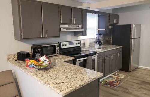 Lynn House | Beautiful Cozy Hill top 1BR near Boston & Salem