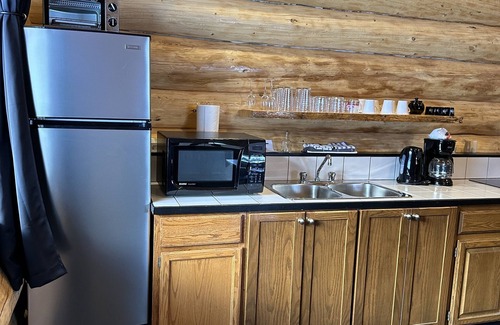 Lac La Hache Cabin | Beautiful cozy log cabin getaway