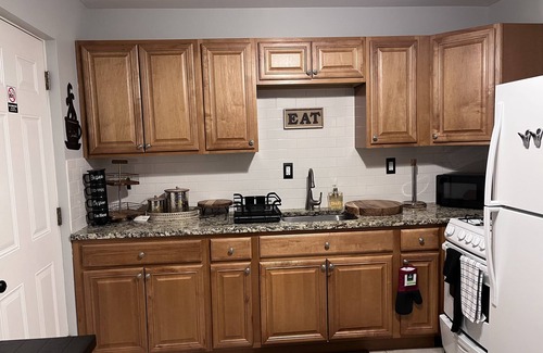 Silver Lane House | Beautiful cozy2 bedrooms located in a safe community just minutes from downtown.
