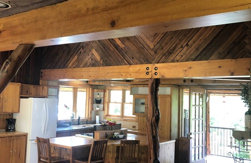 New Castle House | Beautiful creek side log home, lots of open space but only minutes to town.