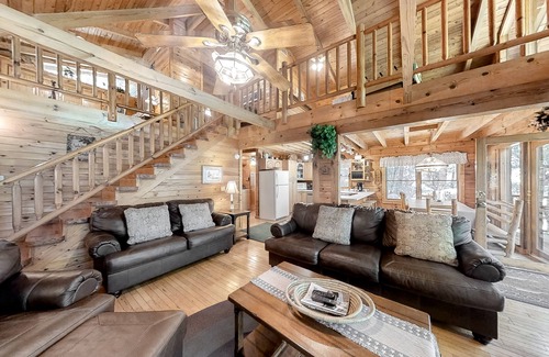 Townsend Cabin | Beautiful custom cabin on private lake w/Free Attraction TIckets & hot tub