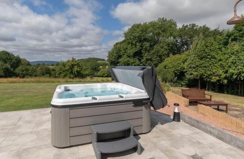 Hartpury House | Beautiful Danford House & Lodge with Hot Tub