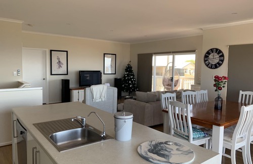 Waitpinga House | Beautiful deck with stunning ocean views