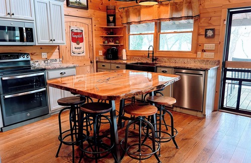 Bryson City House | Beautiful Deep Creek Home. Hot Tub. Pool Table. Close to Town and National Park.