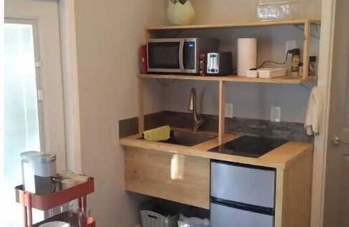Warrenton Apartment | Beautiful Dog Friendly Tiny Home!