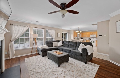 Raleigh House | Beautiful Eagle Ridge Home in Raleigh w/fenced in yard, near golf course!