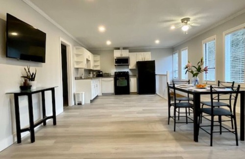 Laidlaw House | Beautiful Entire Suite 3 Bedroom-Vancouver-Hope BC