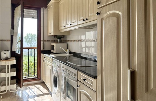 San Mames de Meruelo Apartment | Beautiful and cozy apartment close to city center with a living room and bed room