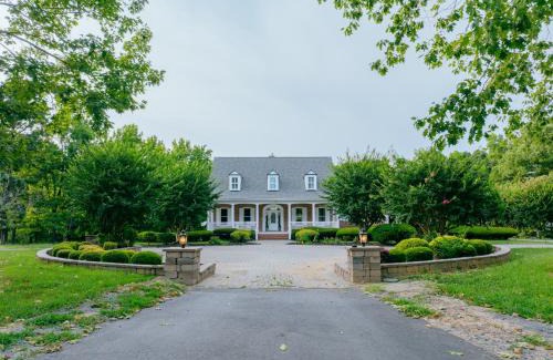 McCain House | Beautiful Estate in 19 acres of land in Apex