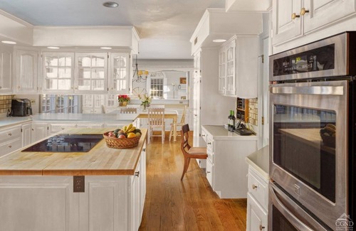 Old Chatham House | BEAUTIFUL ESTATE: POOL, POND, ARCADE, GYM, TRAILS! REDUCED RATE FOR SMALL GROUPS
