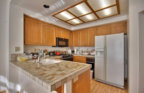 River Oaks House | Beautiful Executive Office Townhouse Next to a Quiet Walking Trail