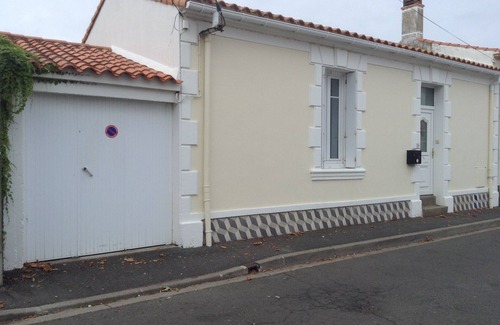 Les Sables d'Olonne House | BEAUTIFUL FISHERMAN'S COTTAGE! CHARM IN THE HEART OF THATCH